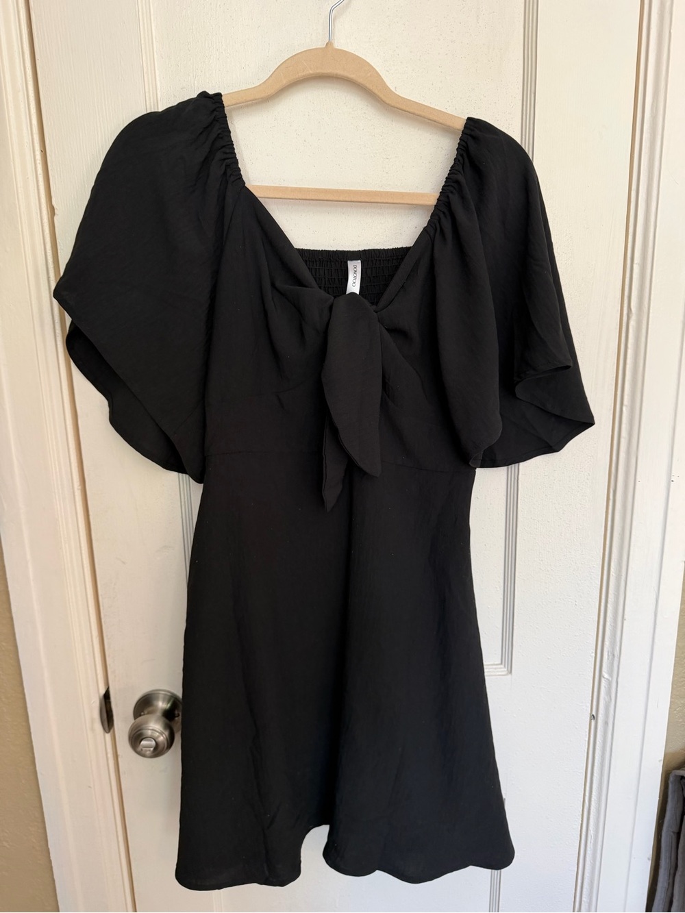 Dokotoo Women's Black Tie-Front Mini Dress w/ Flutter Sleeves. Good cond. M?
